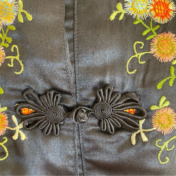 Vintage XS/S silk black heavily embroidered jacket. - Picture 3 of 9